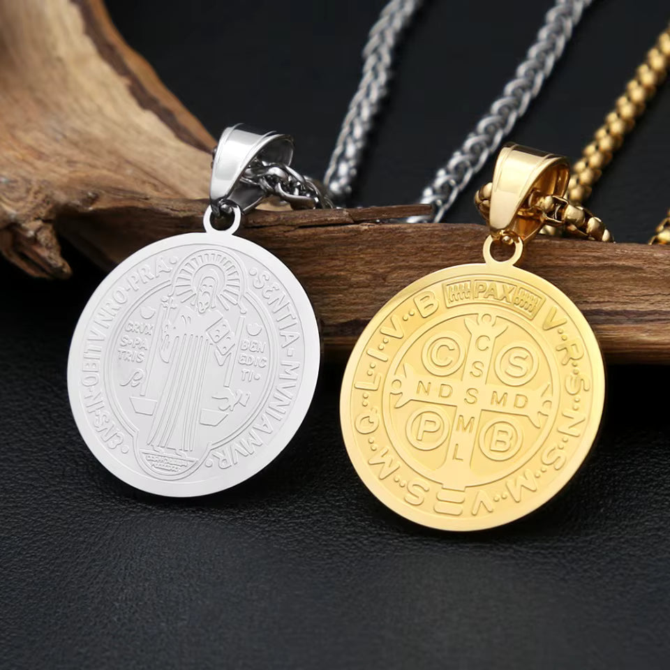 Collar San Benito Protección Sagrada + Estuche de Lujo incluido