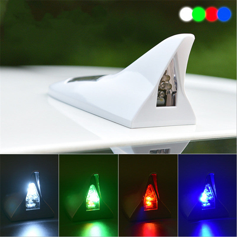 Antena Shark Light™ — Luz LED Solar Inteligente para tu Carro