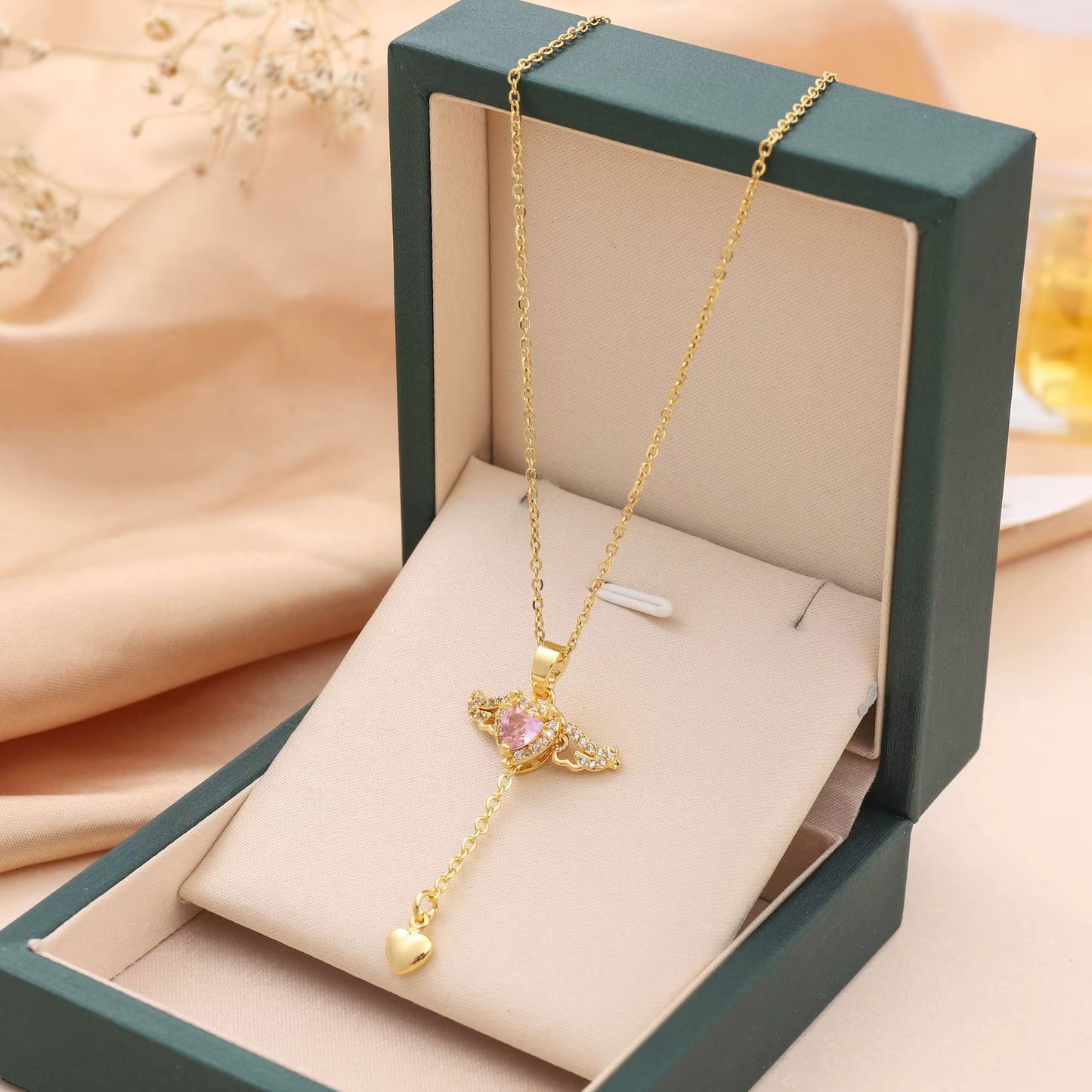 Collar Corazón con Alas : El Regalo Perfecto [Incluye Estuche de Lujo]